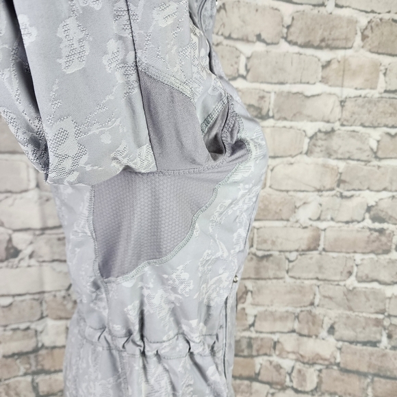 Lululemon Run Travel to Track Jacket Full Zip Jacquard Floral Fossil Gray Size 6 - Picture 9 of 16